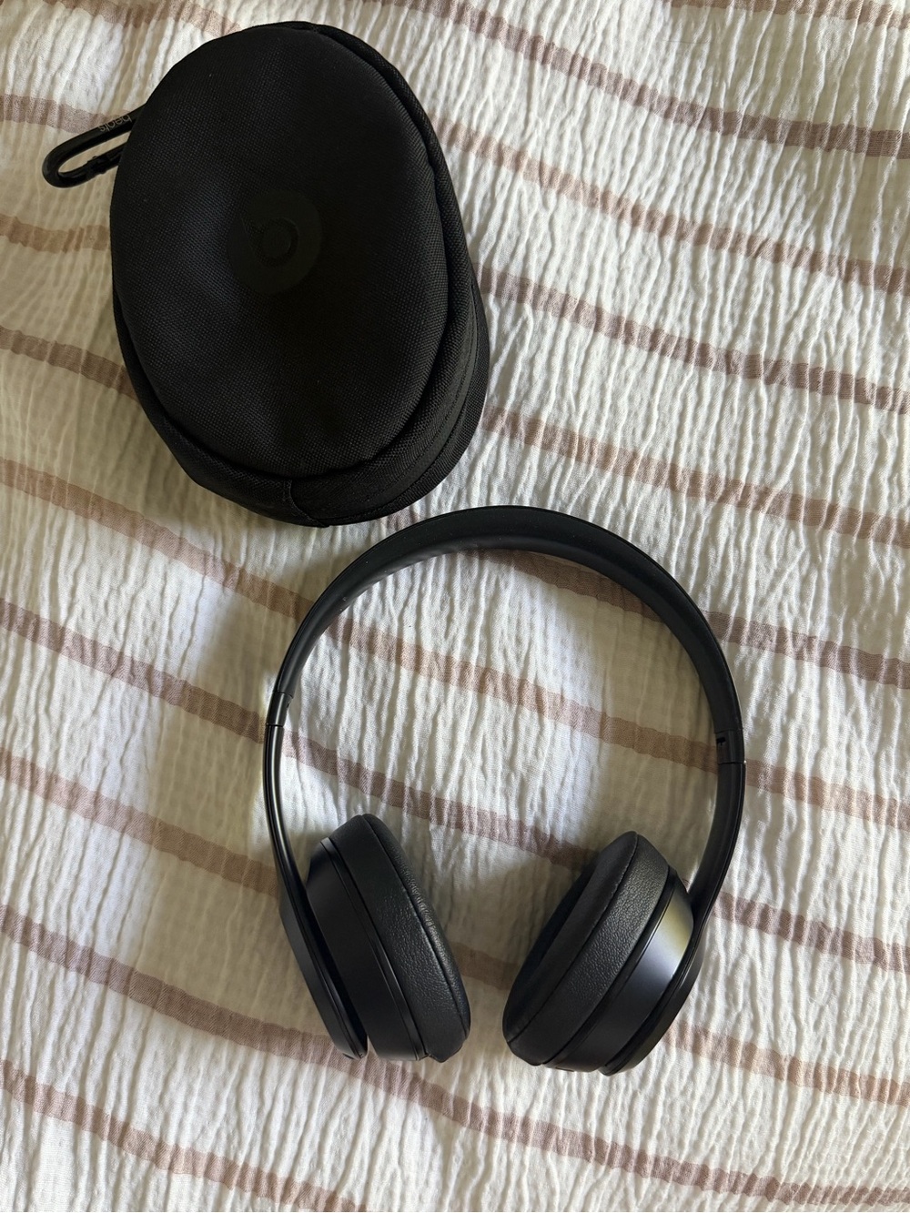 Beats Solo3 Wireless On-Ear Headphones - Matte Black + Carrying Case